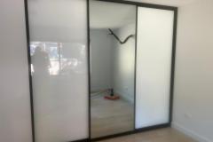 Sliderobes_super-white-glass-wardrobe_blakehurst