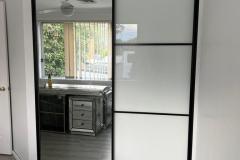 Sliderobes_super-white-glass-wardrobe_hurstville