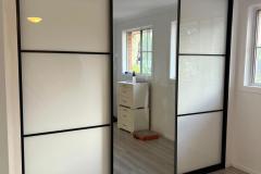 Sliderobes_super-white-glass-wardrobe_sans-souci