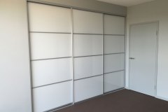 Sliderobes_super-white-glass-wardrobe_wentworthville